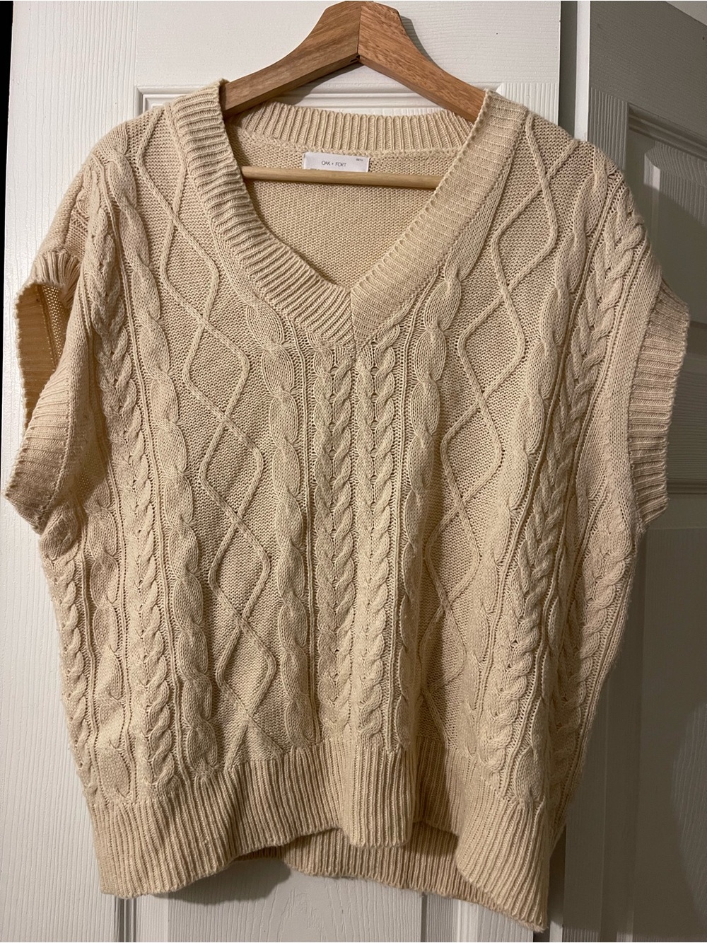 OAK + FORT Cream Cable-Knit V-Neck Sweater Vest - Picture 2 of 3